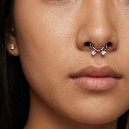 จิวจมูกแบบไม่ต้องเจาะ ทรงเกือกม้า หัวคริสตัล | Horseshoe Nose Cuff Crystal Detail