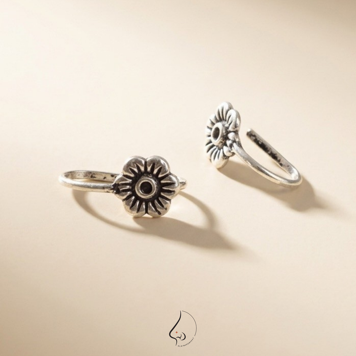 จิวจมูกไม่เจาะดอกเดซี่วินเทจ เงินแท้ | Sterling SilverOxidized Daisy Nose Cuff