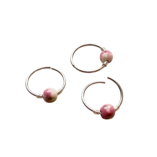 จิวแบบเจาะ ทรงห่วงลูกปัดชมพู | Blush Bead Hoop Piercing