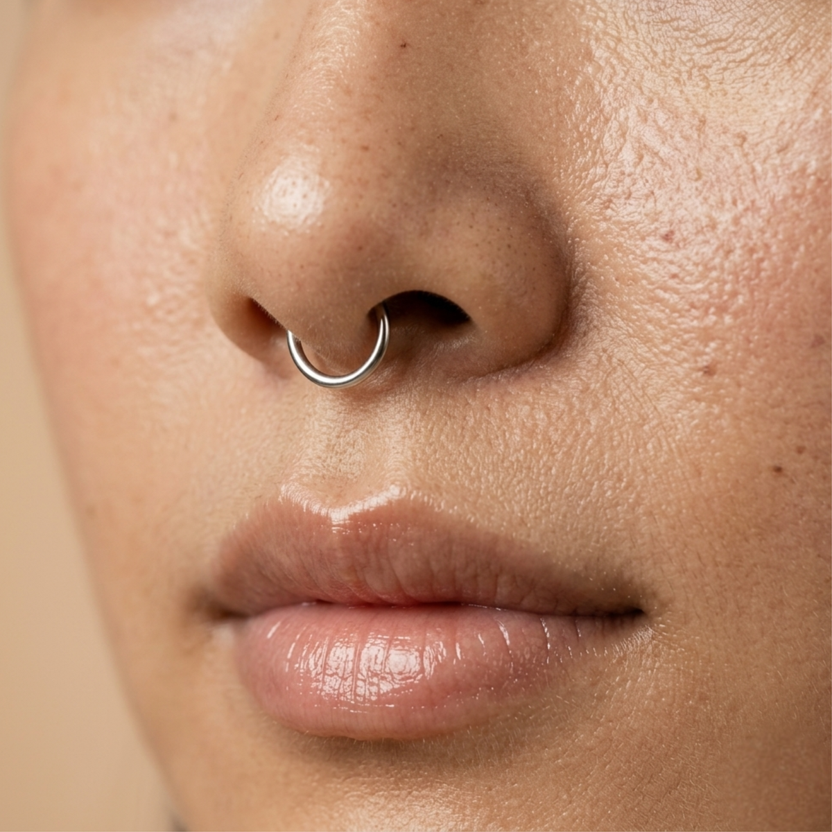 จิวแบบเจาะ ทรงห่วง | Plain Lock Hoop Piercing